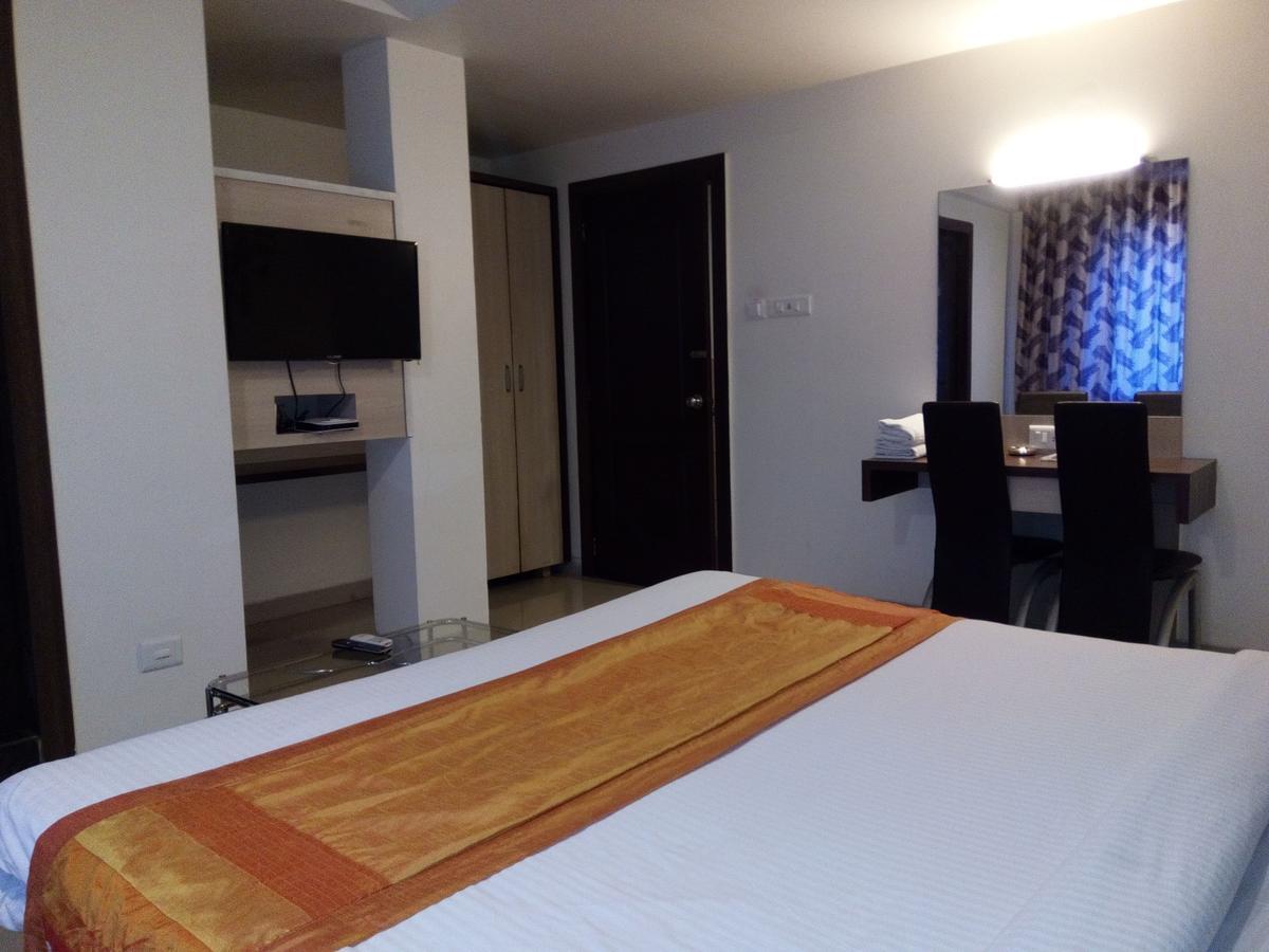 Hotel Veer Residency Панвел Экстерьер фото