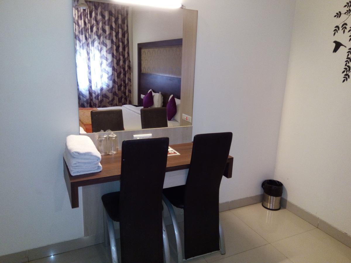 Hotel Veer Residency Панвел Экстерьер фото