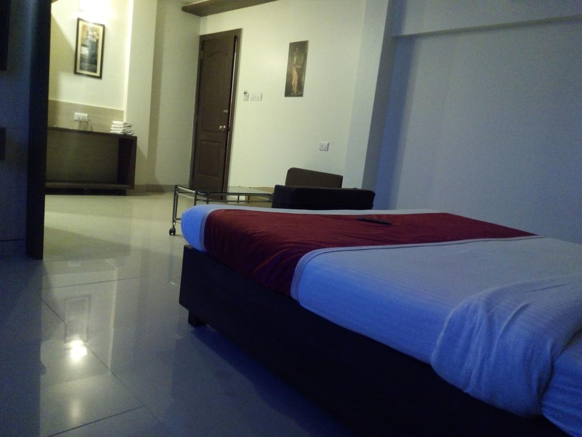 Hotel Veer Residency Панвел Экстерьер фото