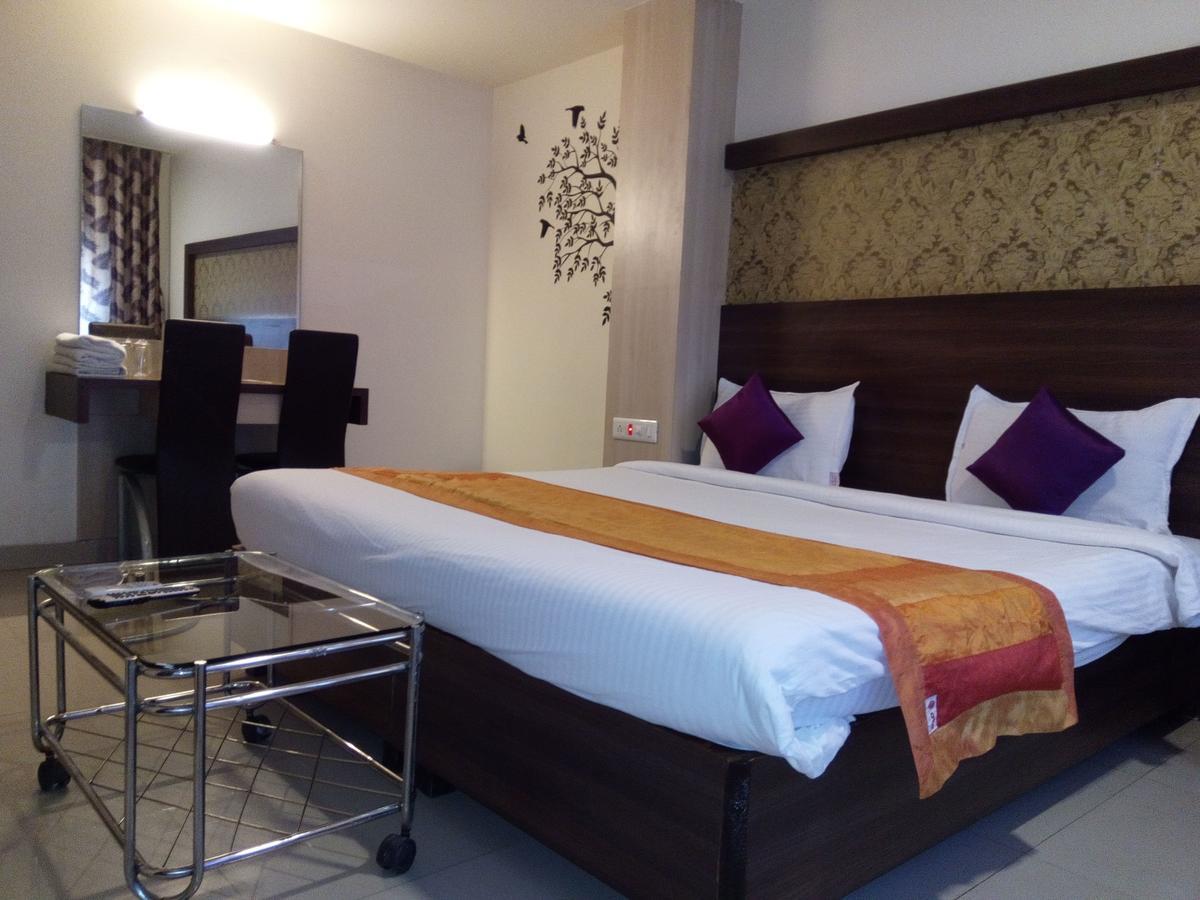 Hotel Veer Residency Панвел Экстерьер фото