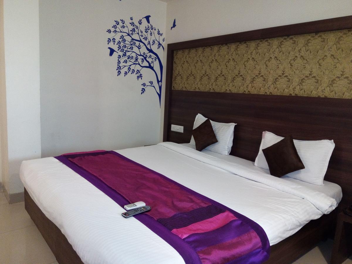 Hotel Veer Residency Панвел Экстерьер фото